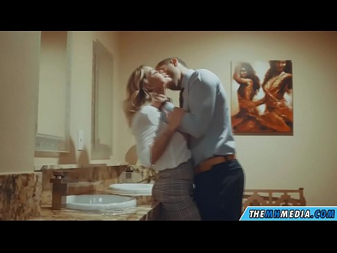 ❤️ Gava ku blondeyek busty we di nav hewşek gelemperî de dixapîne ❤❌ Vîdyoyê qijkî li porno ku.vbdsm.ru ❌❤